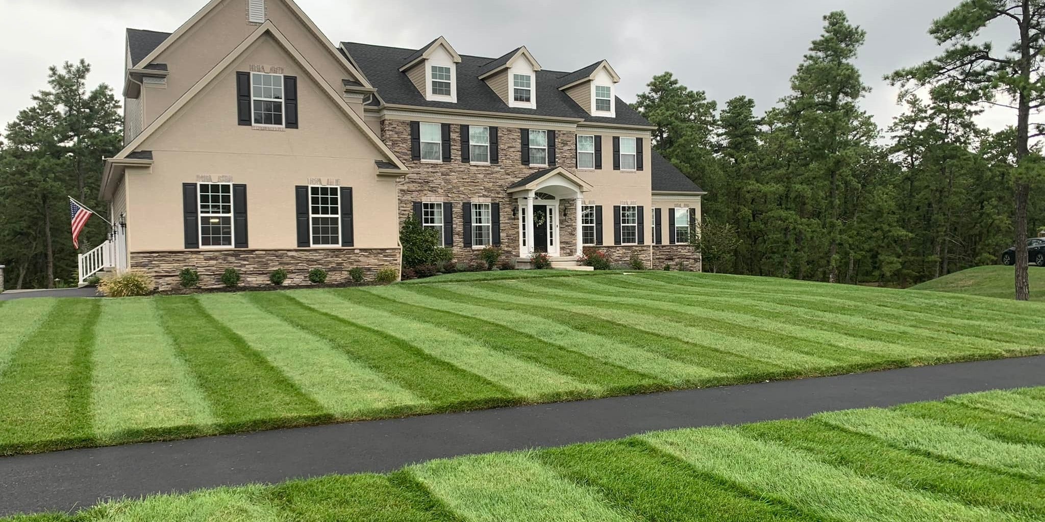 Home with crisp horizontal lawn stripes